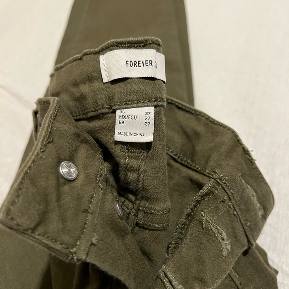 Green pants - Picture 3 of 3